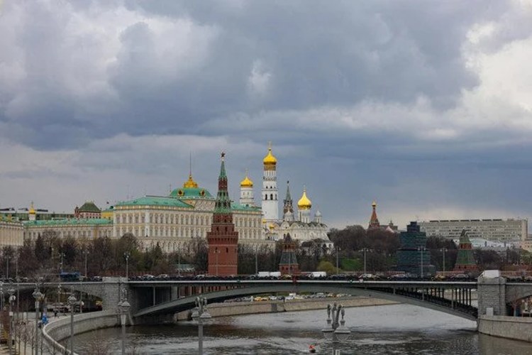 Російські олігархи переводять капітал у криптовалюту та елітну нерухомість
