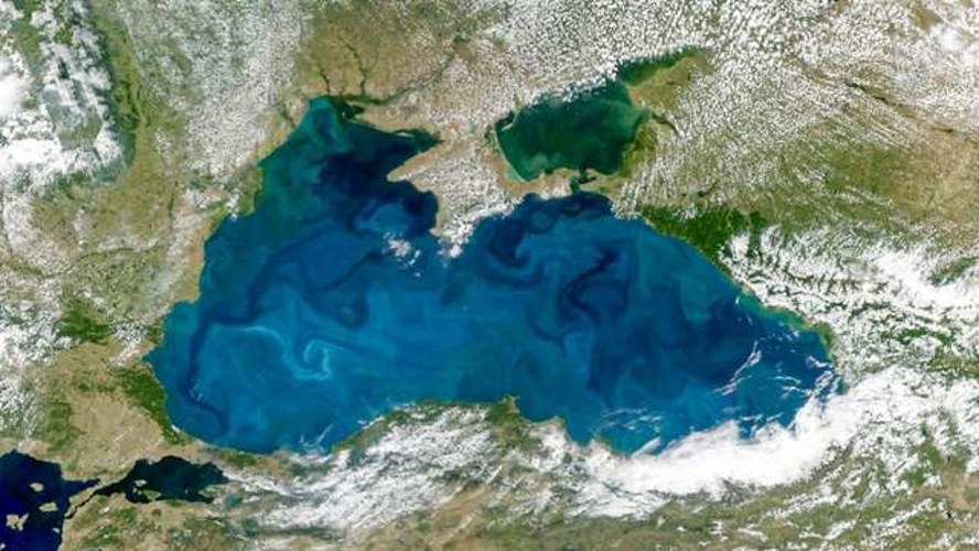 Супутниковий знімок NASA PACE: бірюзові візерунки цвітіння кокколітофорів на поверхні Чорного моря, 22 червня 2026 року.
