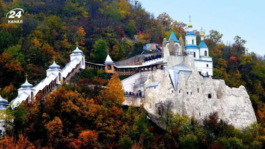 Правоохоронці відкрили провадження за фактом нападу на Святогірську лавру