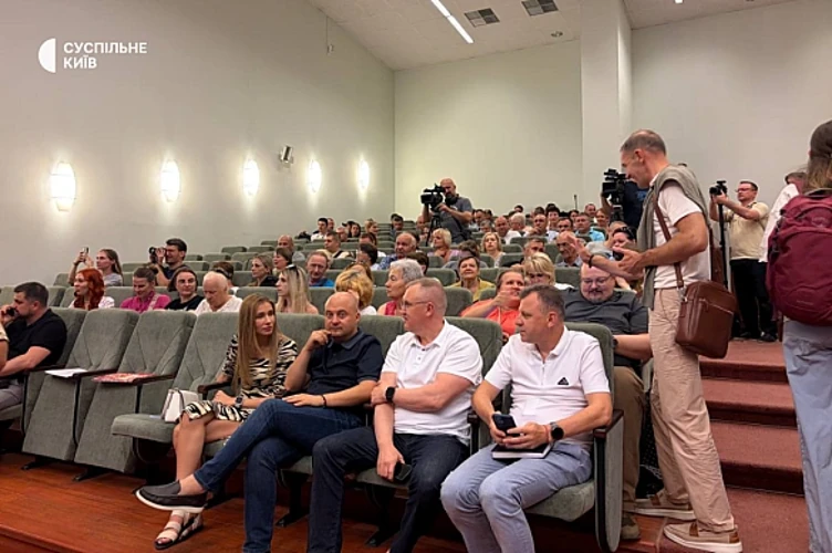 На Теремках шукають компроміс: влада обіцяє розглянути альтернативу теплотраси