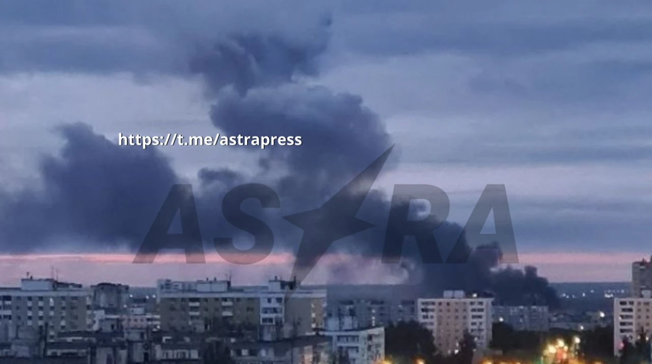 Дим над промисловим цехом у Самарі після вибуху (фото Astra / Telegram)