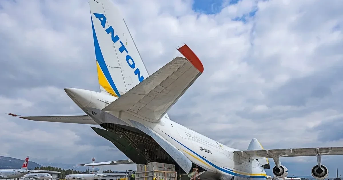 Транспортний літак Ан-124 в аеропорту Лейпцига