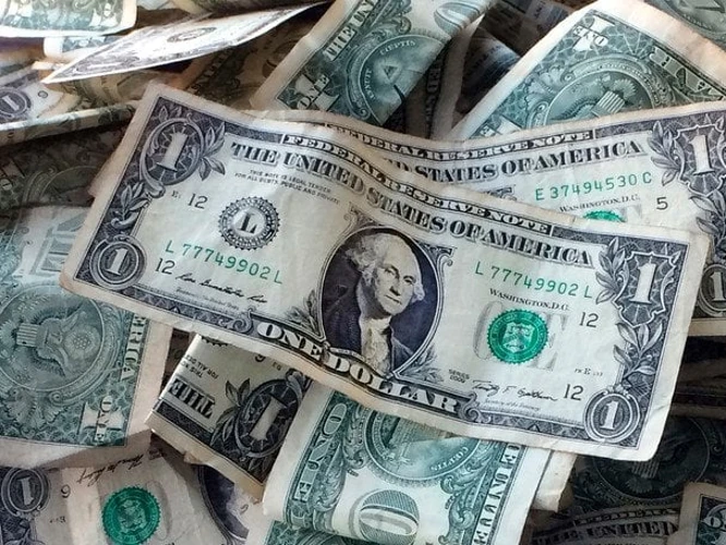 НБУ оприлюднив курс на 6 жовтня: долар 45,05–45,06 грн, євро 50,48 грн