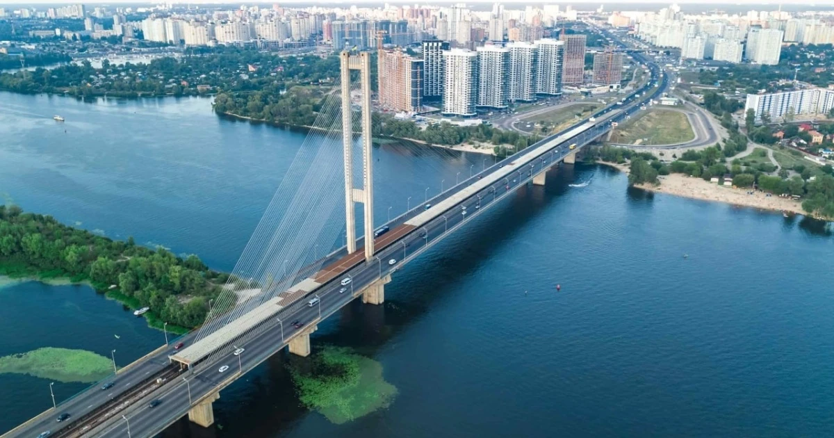 Як обмеження руху мостами в Києві торкнуться водіїв під час повітряної тривоги